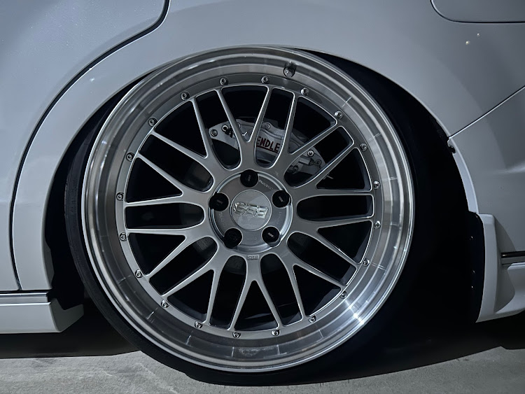 ステップワゴンのDIY・キャリパーカバー・ENDLESS・BBS LM・エアサス全下げに関するカスタム事例の投稿画像5枚目