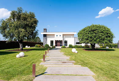 Villa avec piscine et jardin 5