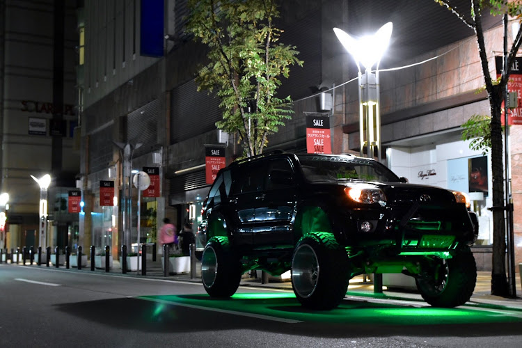 ハイラックスサーフのハイラックスサーフ215・FUEL・天神・リフトアップに関するカスタム事例の投稿画像1枚目