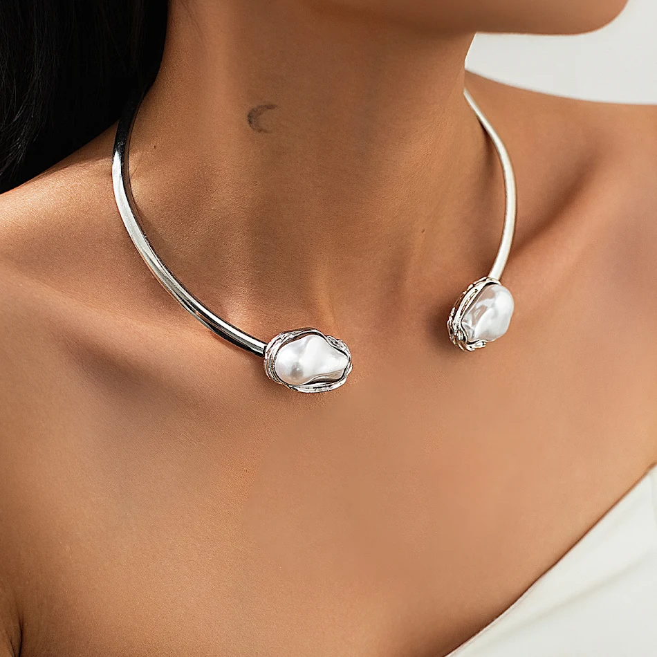 Barokvormige parelketting, retro en minderheidsstijl, een uniek sieraad dat elke outfit verfraait met elegantie en charme.