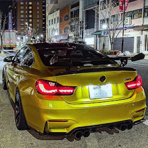 M4 クーペ F82