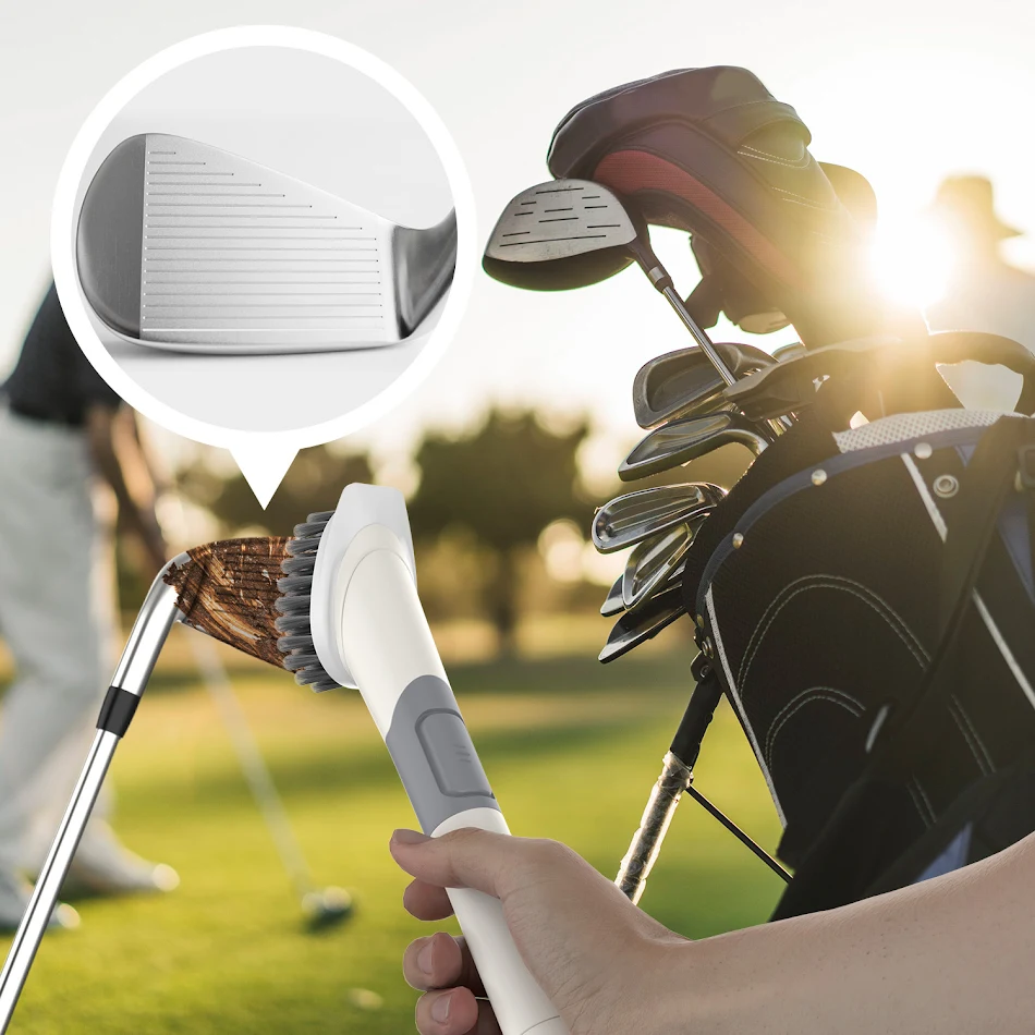 Brosse de nettoyage pour le golf. Nettoyez efficacement vos clubs, balles et chaussures. Gardez votre équipement impeccable pour des performances optimales.