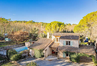 Maison avec piscine et jardin 15