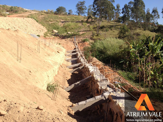 MURO DE ARRIMO EM ITU - PORTO FELIZ - SOROCABA - :: STRANIERI PEDRAS