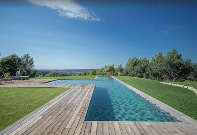 Maison avec piscine et jardin 5