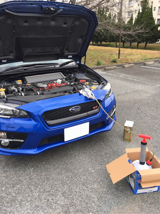 WRX STIのエンジンオイル交換・ブレーキフルード交換に関するカスタム事例の投稿画像1枚目
