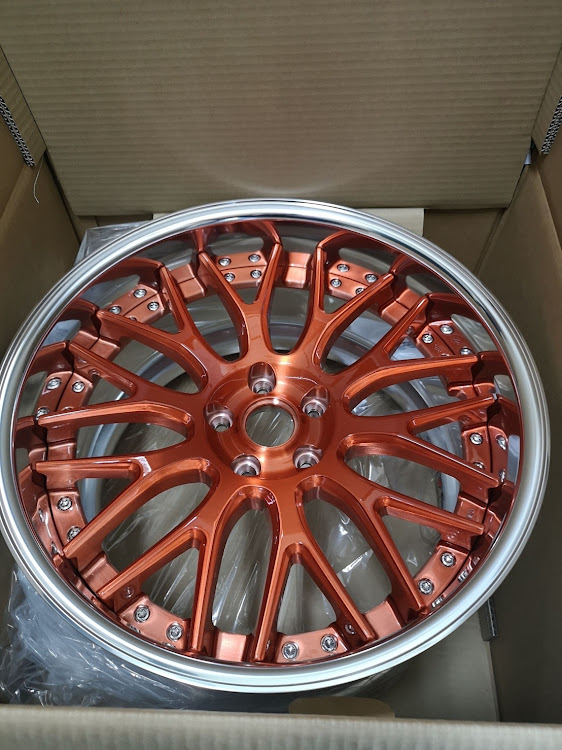 スープラのKuhl Racing・VERZ-WHEELS・エアサスにしかできないコトに関するカスタム事例の投稿画像1枚目
