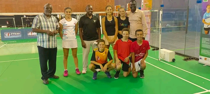 NOCK officials Barnaba Korir (L), Francis Mutuku (C) and Paul Tergat (R) pose for a photo with junior athletes in the city of Miramas, France.