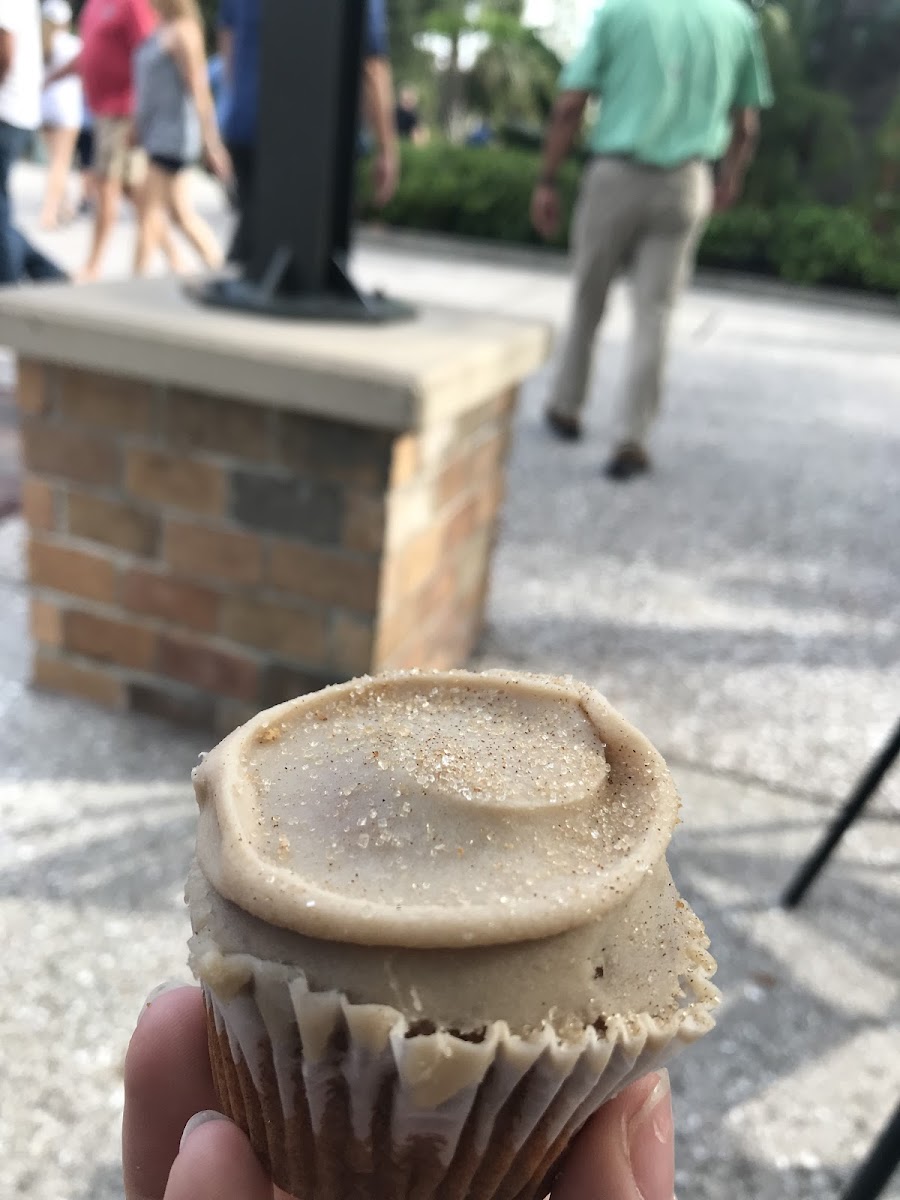 Maple cinnamon cupcake