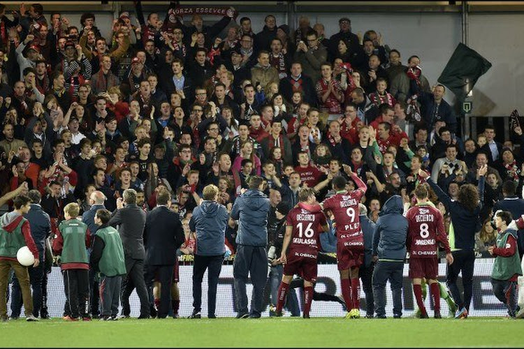 VIDEO: Kerstvoetbal in België zorgt voor unieke verbroedering tussen fans