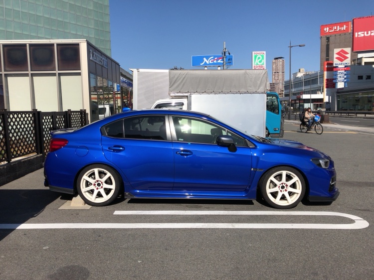WRX S4のタイヤ交換・車高調整・ホイール交換に関するカスタム事例の投稿画像2枚目
