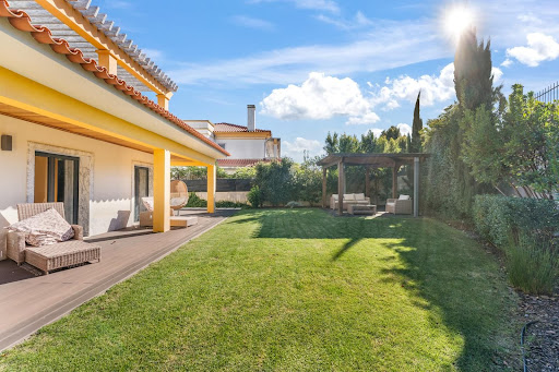 Villa with garden 1