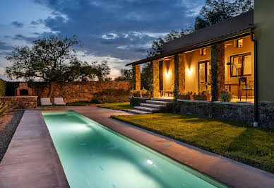 Maison avec piscine et terrasse 2