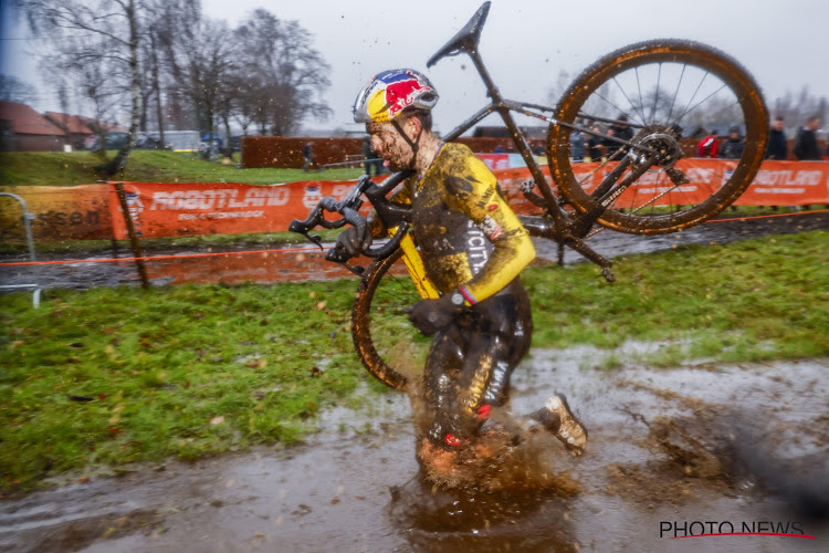 Welkom terug, Wout! Van Aert vernedert de tegenstand bij comeback in Essen