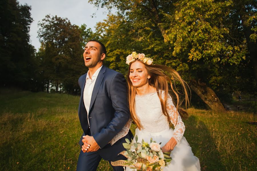 Wedding photographer Kaleriya Petrovskaya (lira192021). Photo of 30 October 2015