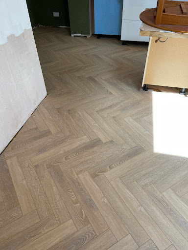 Laminate Herringbone 