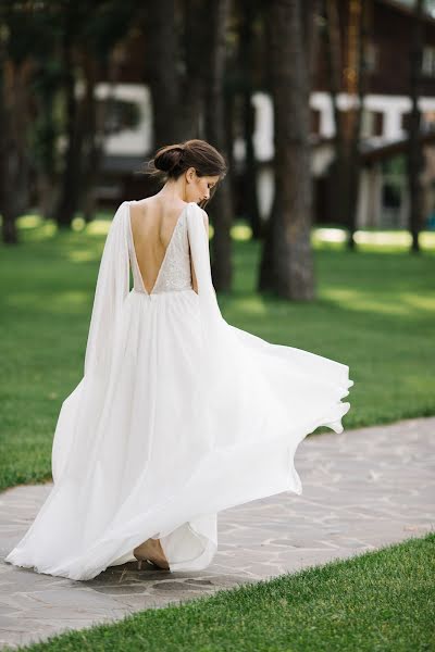 Fotógrafo de casamento Yuliya Melnik (melnitsaphoto). Foto de 1 de julho 2020