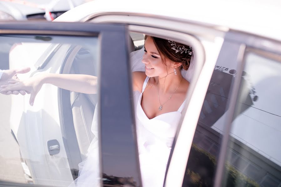 Fotógrafo de casamento Irina Poverennova (iriskaboo). Foto de 5 de agosto 2019