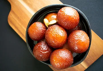 indian-food-that-is-not-indian_GulabJamun_SpiceandColour