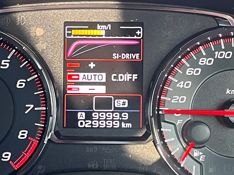 WRX STIのオイル交換・キリ番GET！・タイヤ発注に関するカスタム事例の投稿画像4枚目