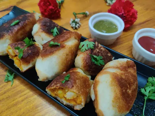 Aloo Paneer Bread Roll [2 Pieces]