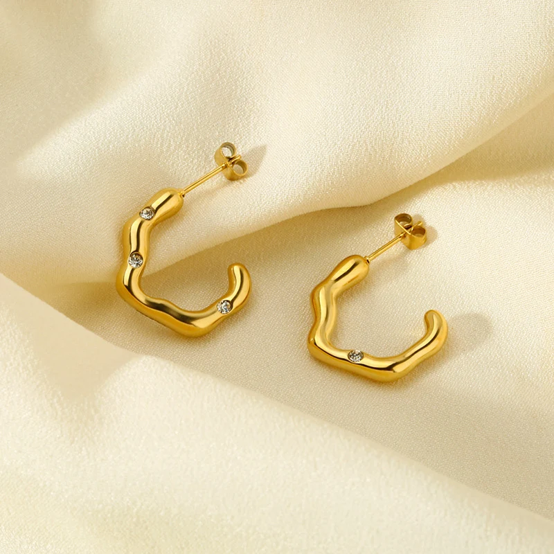 Boucles d'oreilles irrégulières pour femmes, tendance et élégantes. Parfaites pour rehausser votre style quotidien, légères et confortables, idéales pour toutes les occasions.
