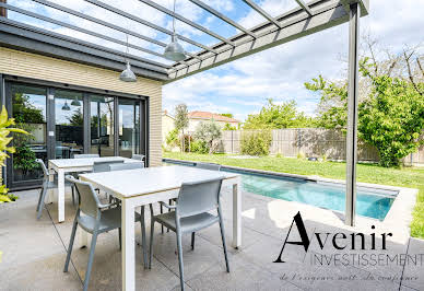 Maison avec piscine et terrasse 1