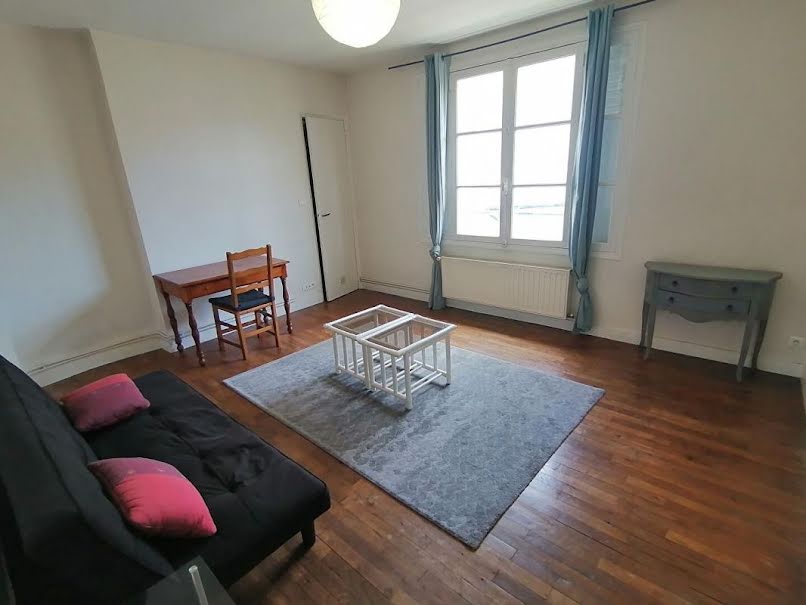 Location meublée appartement 1 pièce 30 m² à Poitiers (86000), 440 €