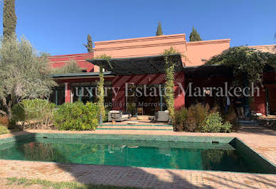 Villa with pool and garden 7