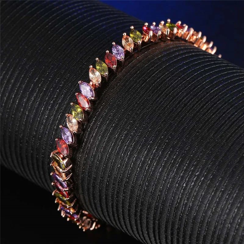 Bracelet Européen et Américain Zirconium et Cristal, Bracelet Femme Élégant pour Rehausser Votre Style Quotidien et Ajouter une Touche Brillante