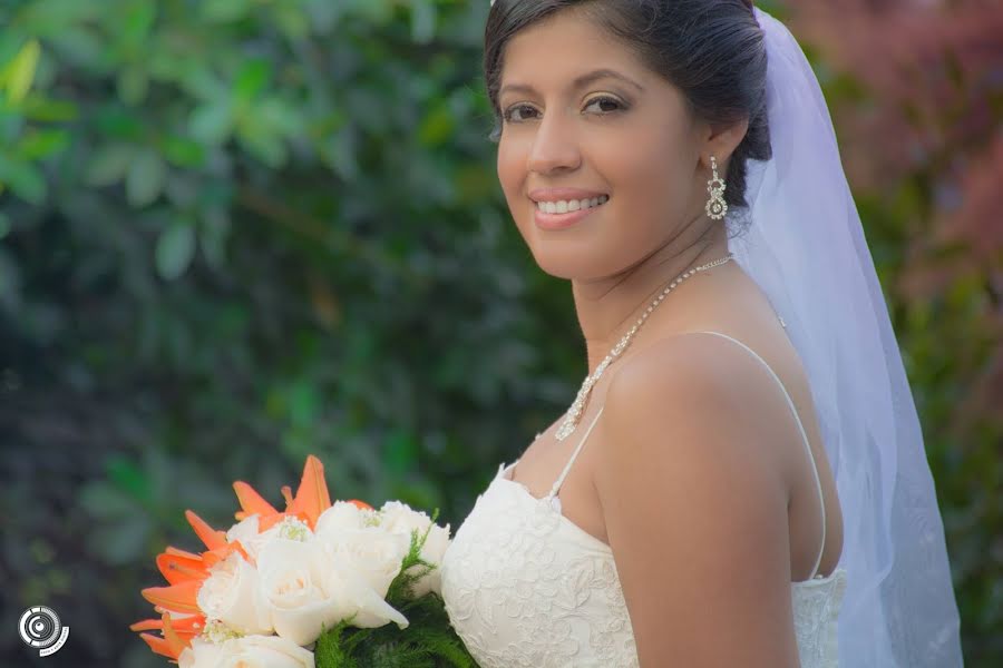 Fotógrafo de bodas Ale Fotografía (alefotografiaec). Foto del 23 de abril 2020