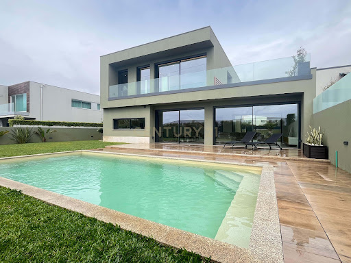 Luxury house for sale in Azurara (Portugal) - Modern villa with pool and garden