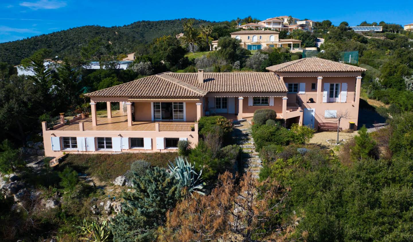 Villa avec piscine et jardin Les issambres