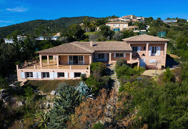 Villa with pool and garden 7