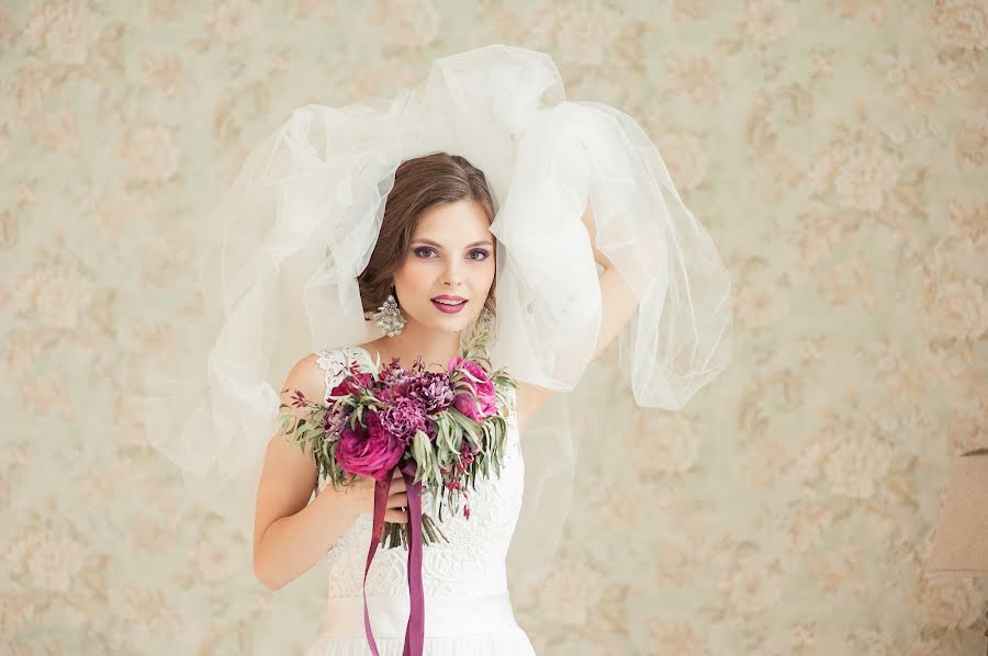 Fotógrafo de casamento Alla Eliseeva (alenkaaa). Foto de 22 de setembro 2016