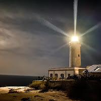 Faro nella notte di 