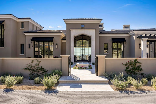 House with pool 2