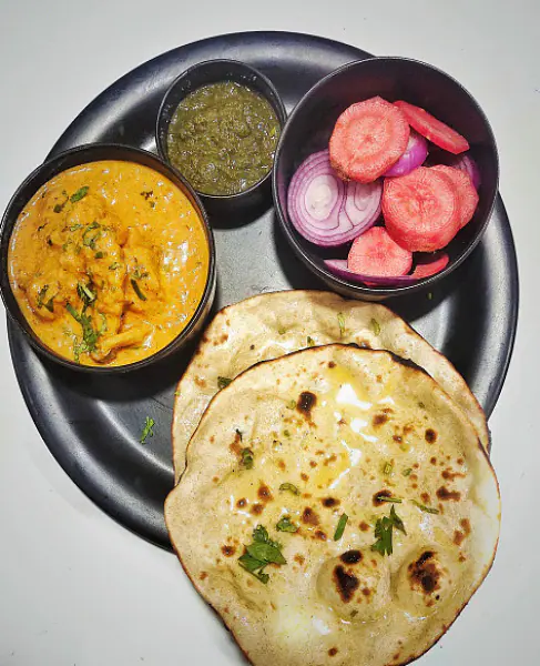 Bawas Spl Butter Chicken + 2 Butter Roti + Salad + Chutney