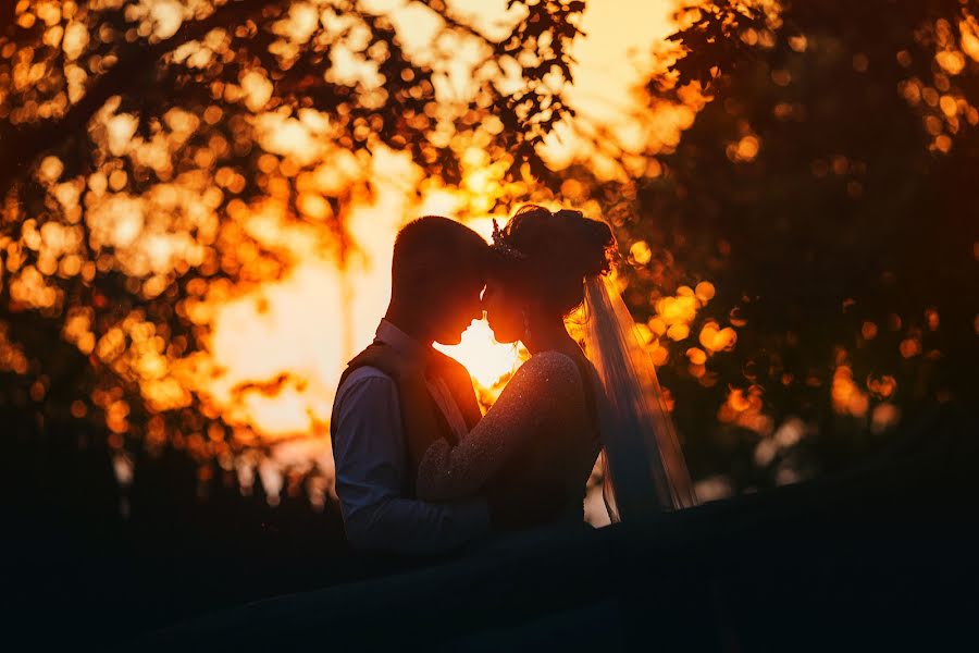 Jurufoto perkahwinan Vika Babiy (vicababii). Foto pada 11 Jun 2019
