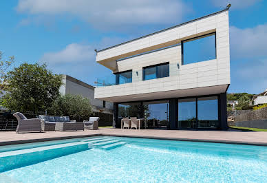 Maison avec piscine et jardin 20