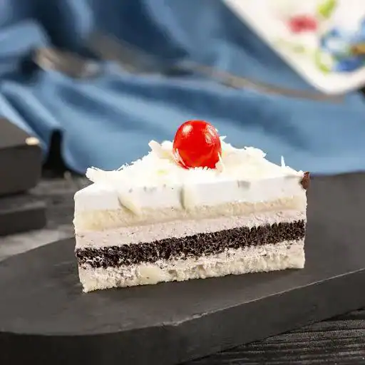 White Forest Pastry [1 Piece]
