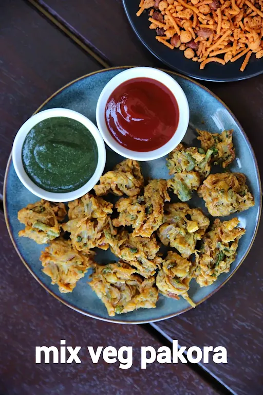 Mixed Pakoda Platter