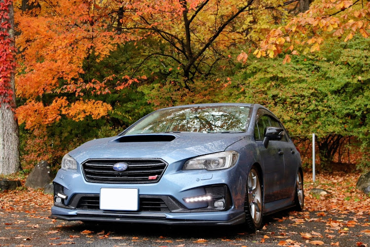 レヴォーグのドライブ・紅葉と愛車・紅葉に関するカスタム事例の投稿画像1枚目