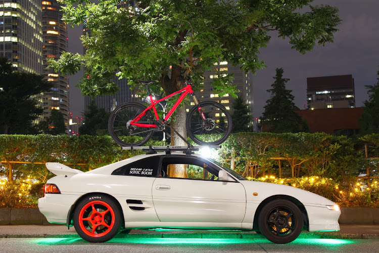 MR2のcommencal・東京タワー・アンダーネオン・自家塗装に関するカスタム事例の投稿画像1枚目