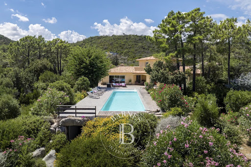 Villa with pool and terrace 4