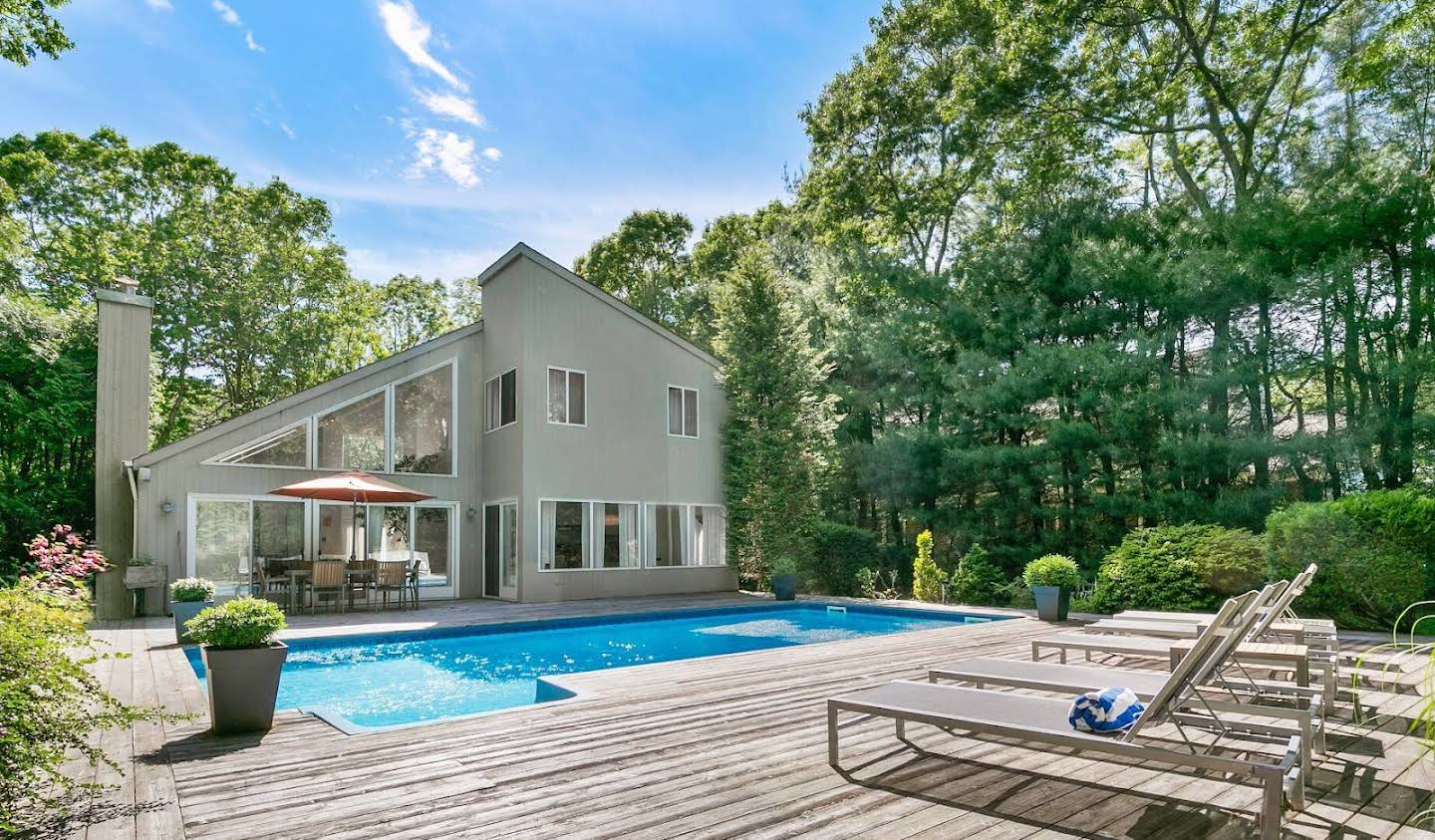 House with pool Quogue