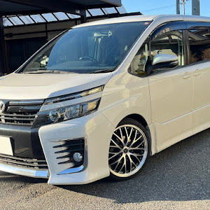 ヴォクシー ZRR80W
