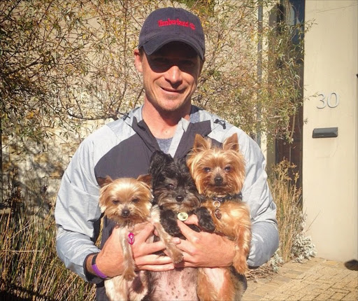 Dale Steyn with his dogs.