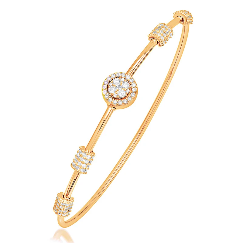 Bracelet extensible en argent et zircon pour femmes, un bijou de mode élégant, confortable et facile à porter, parfait au quotidien.