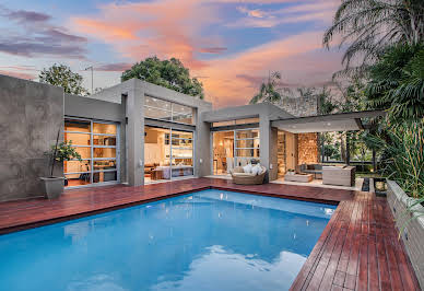 Maison avec piscine et jardin 8